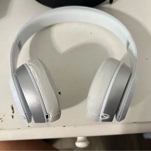 Beats solo3 wireless headphones